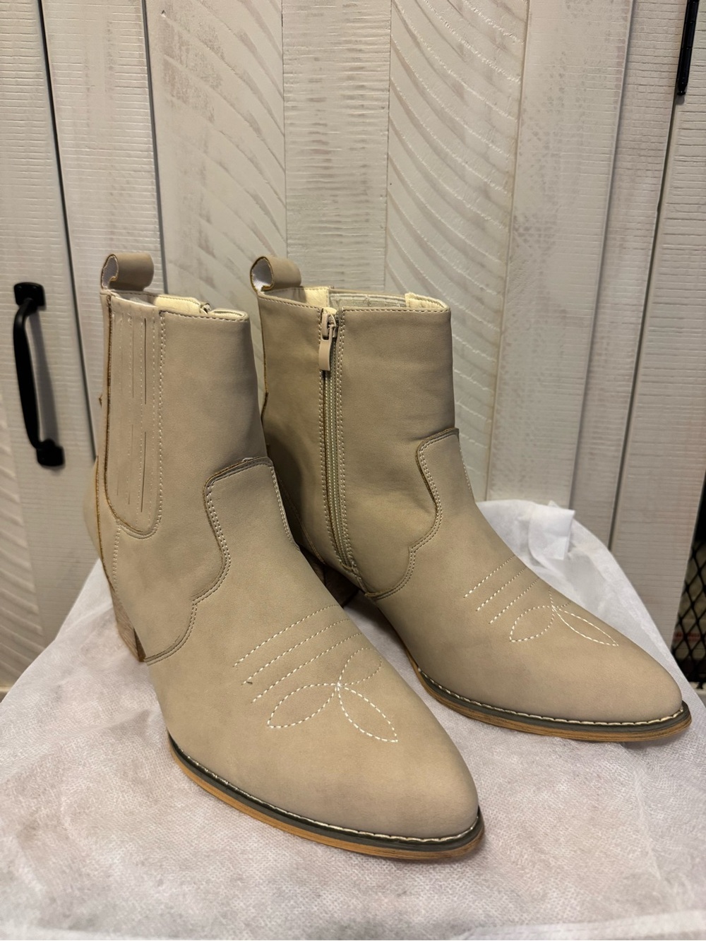 Women’s Beige Western Ankle Boots - Stylish Side-Zip Chelsea